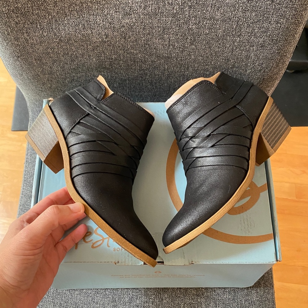 LIFESTRIDE Black Strappy Ankle Booties
